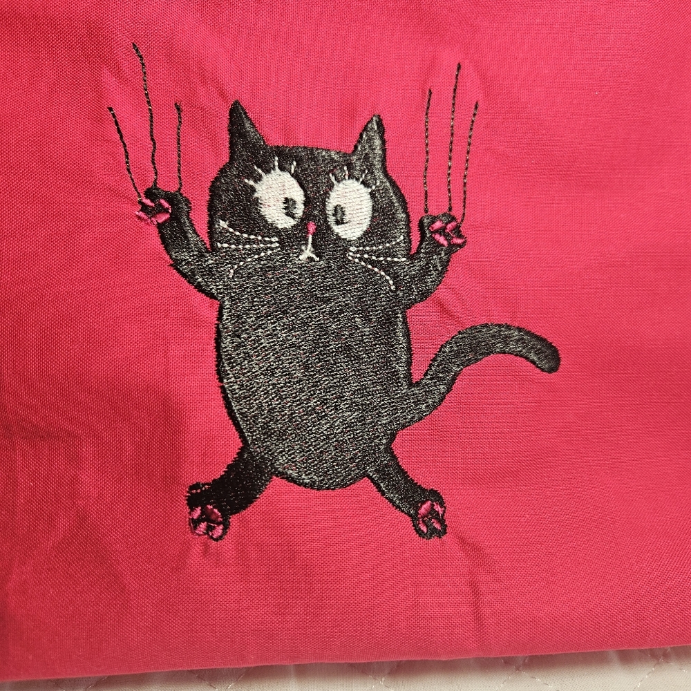 Red Cat Embroidered Pouch - Picture 2 of 6